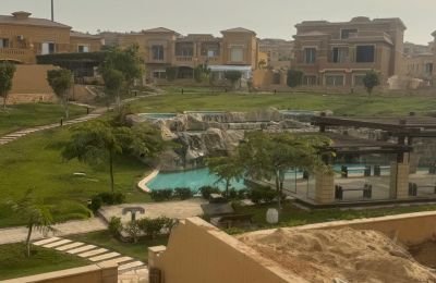 للبيع: فيلا 5 غرف نوم 640 م² في رويال ميدوز الشيخ زايد، الشيخ زايد، مصر