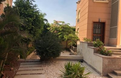 Villa 750 m² (7-bedroom) for sale in Dyar Mokhabarat, New Cairo, Egypt