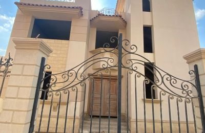 For sale: 5-bedroom Villa 370 m² in Royal City, El Sheikh Zayed, Egypt
