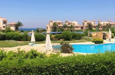 توين هاوس 4 غرف نوم 220 م² للبيع في لافيستا 3، العين السخنة، مصر